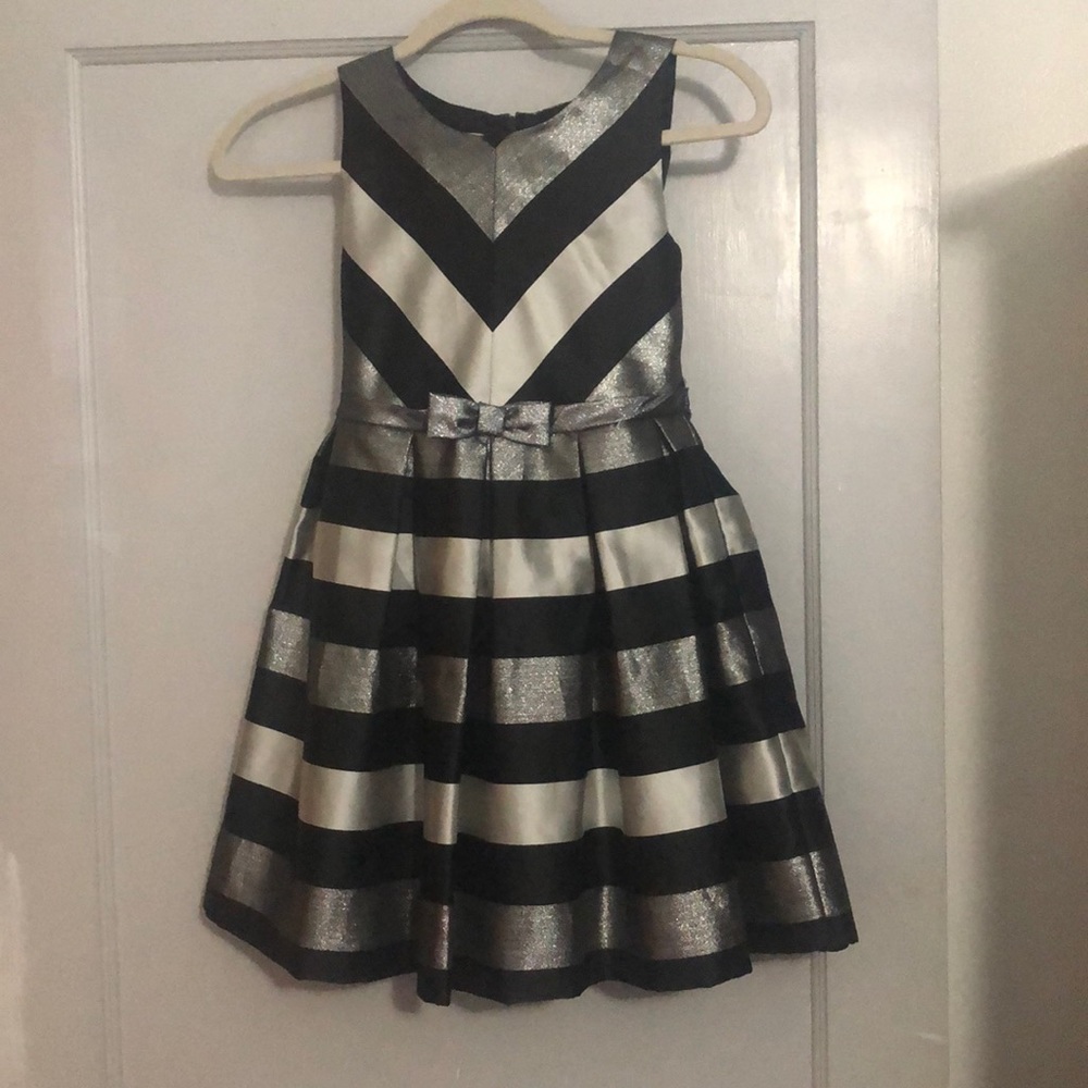 EUC Girl’s Sz 10 black, silver, and grey dress